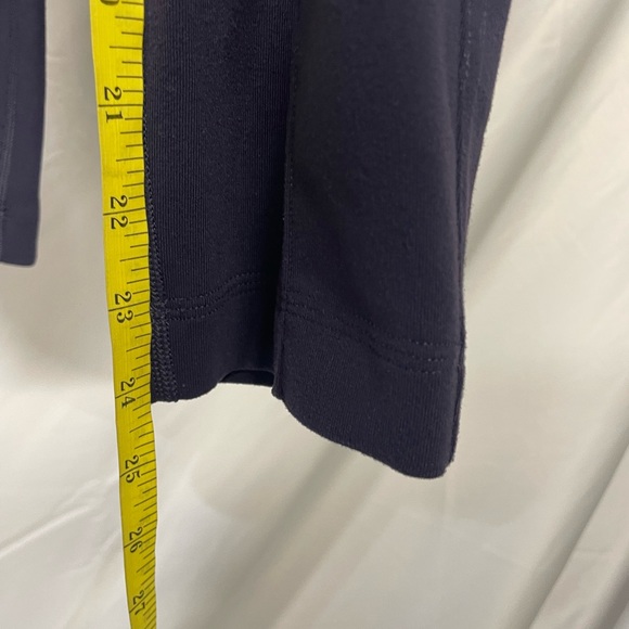Women’s Size 4 Lululemon cropped slacks (navy) - Picture 8 of 9